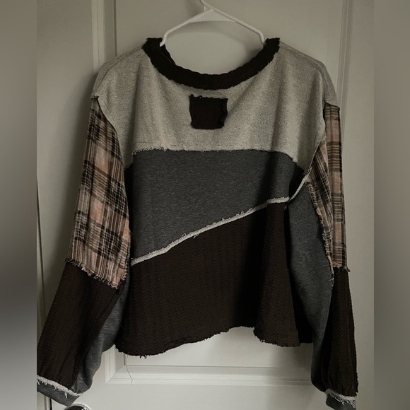 Distressed peace sign sweater - Picture 2 of 5